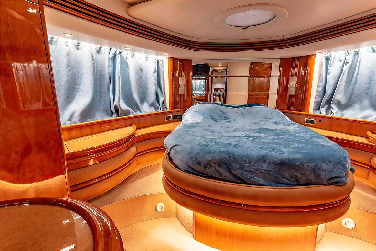 Аренда моторной яхты Azimut 68 В Москве